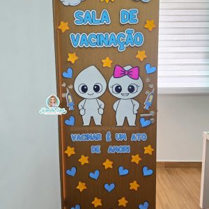 Decoração de porta sala de vacinação 1