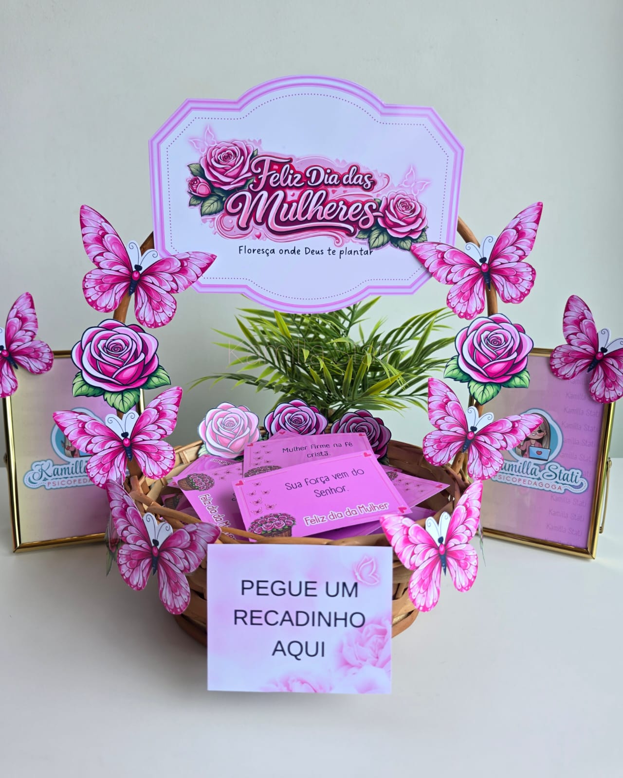 Cesta de recadinhos dia da mulher rosa 1